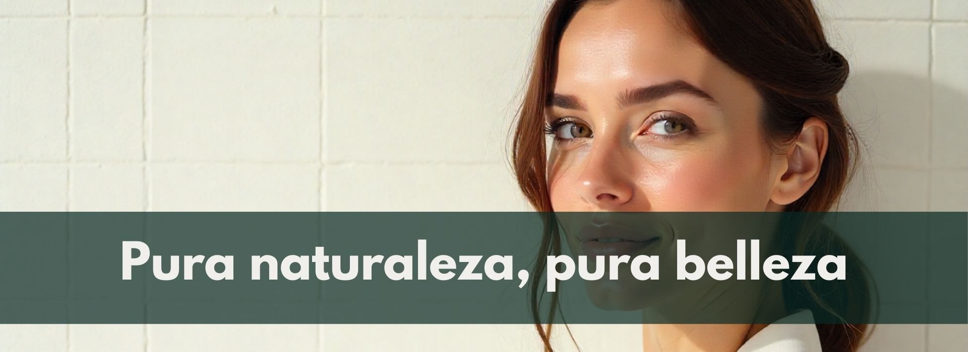 Woman with a neutral expression against a light background with text 'Pura naturaleza, pura belleza'.